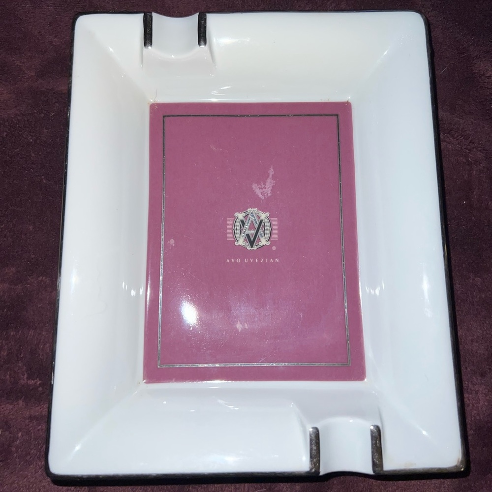 Cigar ashtray